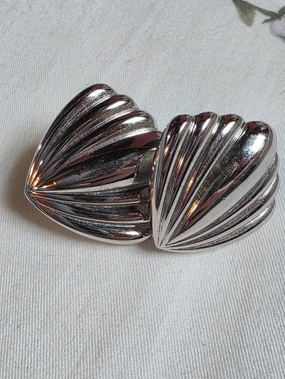 Vintage Napier Silver Tone Seashell Screw Back Earrings | Ribbed Shell Design